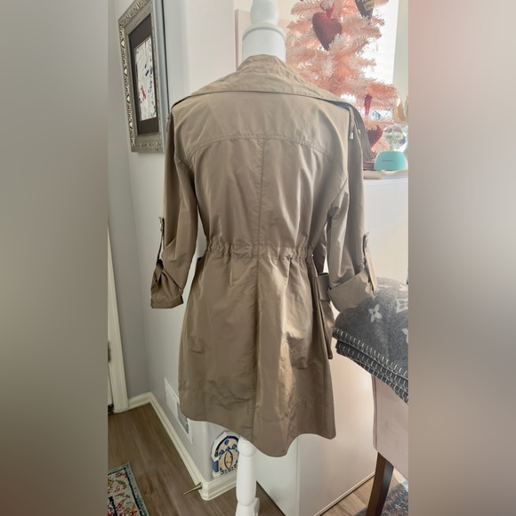 New BCBG Khaki Raincoat​ - Picture 5 of 9